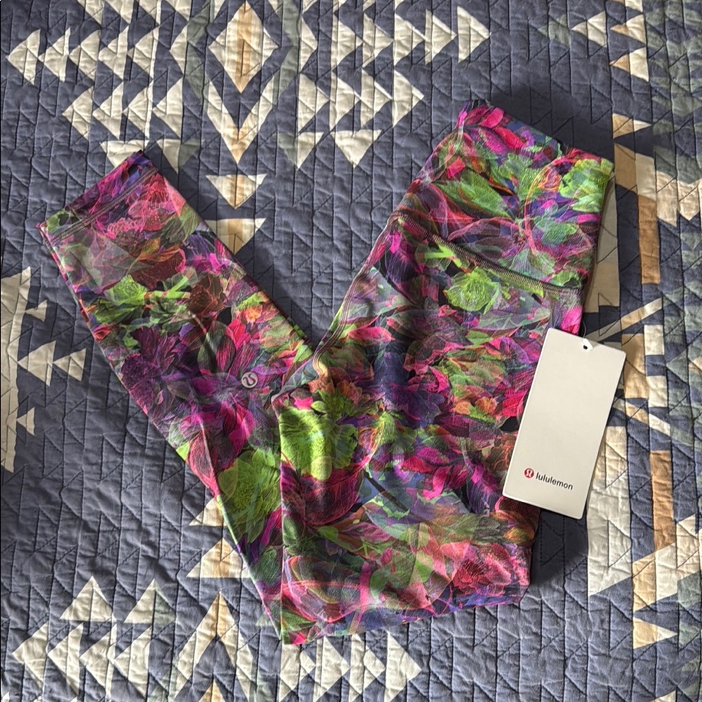 NWT women’s lululemon Wunder train 25” tights size 6